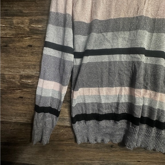 Joseph A Gray Black Turtleneck Sweater with Cowl Design - Picture 4 of 10